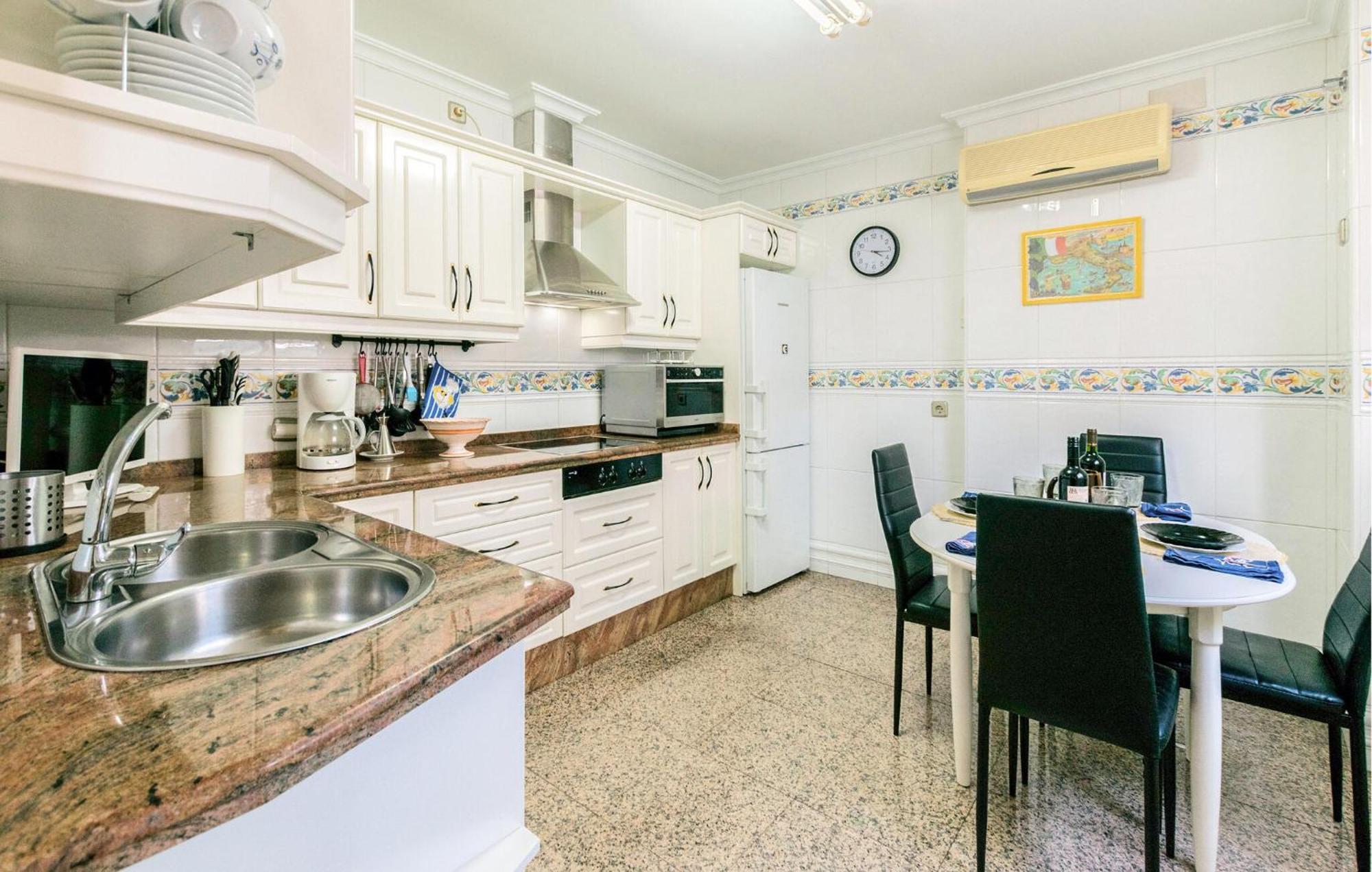 Cozy Apartment In Sevilla With Kitchen المظهر الخارجي الصورة